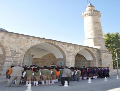 SARAYLAR - Öğrenciler Ulu Cami’yi Gezdi