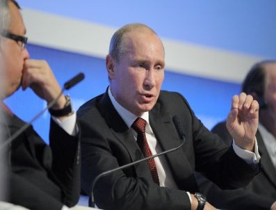 DMITRI MEDVEDEV - Putin: Yarım trilyon dolarımız var, risk görmüyoruz