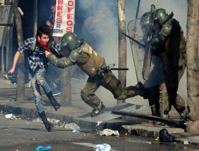 AUGUSTO PINOCHET - Şili`de öğrenciler polisle çatıştı