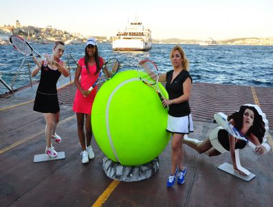 ZEYNEP DİZDAR - Türkiye`de Bir İlk; Arabalı Vapurda Tenis Maçı Oynandı
