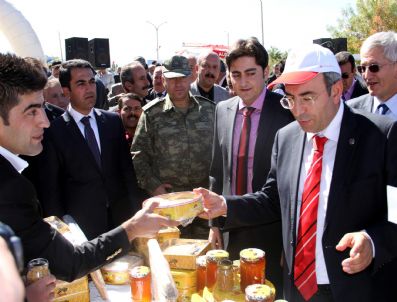 NURULLAH ERTAŞ - Yyü`de Arıcılık ve Bal Şenliği