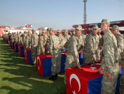 CEMAL YıLDıZER - Askerlerin Yemin Töreninde Teröre Lanet Yağdı