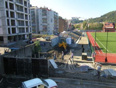 Başkan Özdemir, Stadı İnceledi