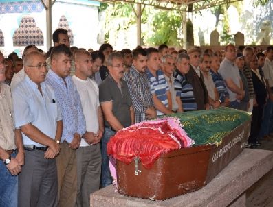 Eski Eşi Tarafından Öldürülen Kadın Toprağa Verildi