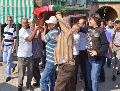TAHIR ŞAHIN - Eski Kocası Tarafından Öldürülen Genç Kadın Son Yolculuğuna Uğurlandı