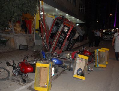 Freni Patlayan Kamyonet Dehşet Saçtı: 5 Yaralı