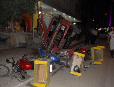 Freni Patlayan Kamyonet Dehşet Saçtı: 5 Yaralı