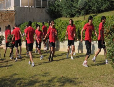HAKAN ARıKAN - Mersin`de Fenerbahçe Hazırlıkları Başladı