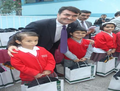 Osmangazi Belediyesi`nden Miniklere Kırtasiye Yardımı