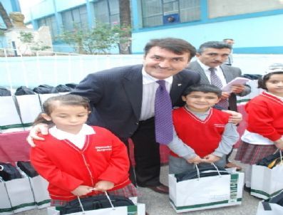 Osmangazi Belediyesi`nden Öğrencilere Kırtasiye Yardımı