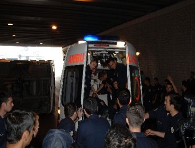 Polis Midübüsü Devrildi, 8 Memur Yaralandı