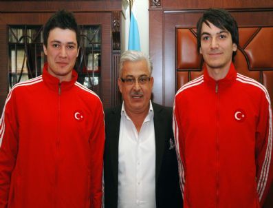 Selçuk`un Milli Taekwondocularından Rektör Okudan`a Ziyaret