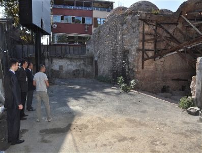 FAHRİ KORUTÜRK - Tarihi Eyüp Sultan Hamamı 2012’de Hizmete Girecek