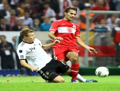 SERVET ÇETİN - Türkiye, Almanya Karşısında Puan Arıyor