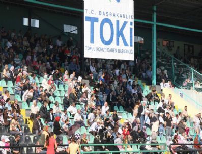 516 Konut İçin 10 Bin Kişi Başvurdu, Kura Çekimi Stadyumda Yapıldı