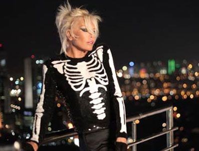 AJDA PEKKAN - Ajda Pekkan'dan şapka çıkarılacak bir klip