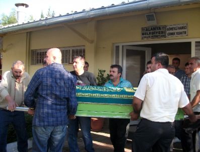 Kamyonet Mıcıra Kapıldı: 1 Ölü, 1 Yaralı