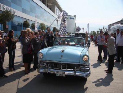 Klasik Otomobiller Kanser Hastaları İçin Yollara Düştü