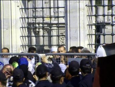 TENZILE ERDOĞAN - Taziyeleri Kabul Eden Erdoğan Kur'an Dinlemek İçin Camiye Girdi