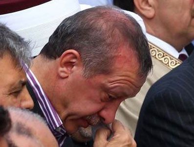 KARACAAHMET - Annesinin mezarında