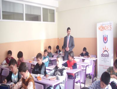 ÜNAL ŞAHIN - Dernekler, Dar Gelirli Ailelerin Çocuklarına Umut Oluyor