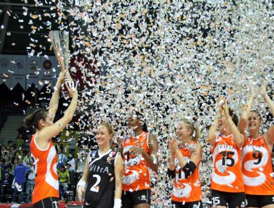 Kadınlar Voleybol Süper Kupası Eczacıbaşı Vitra`nın Oldu