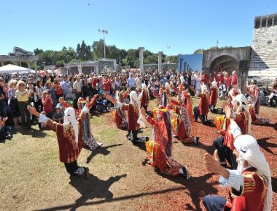 KıZ KULESI - Los Angeles`te Türk Halk Oyunlarını Fomget Tanıttı