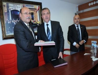 SELÇUK ÇETIN - Pursaklar`da Toplu İş Sözleşmesinde Mutlu Son