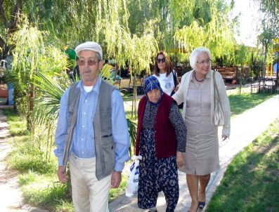 BALıKESIR BELEDIYESI - Rotary Kulübü Yaşlıları Unutmadı