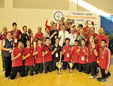 METIN ŞAHIN - Taekwondo Şampiyonası`nda Altın Madalya Yılmaz`ın