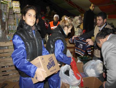 Acılarını Unutup, Depremzedelerin Yardımına Koştu