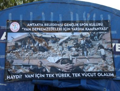 LÜTFÜ SAVAŞ - Antakyalı Gençler Van İçin Yardım Kampanyası Başlattı