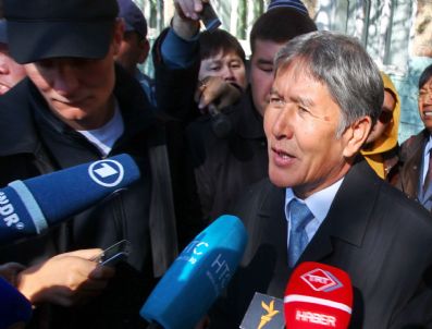 KURMANBEK BAKIYEV - Atambayev, Amerikan Üssünü Kapatacağını Açıkladı