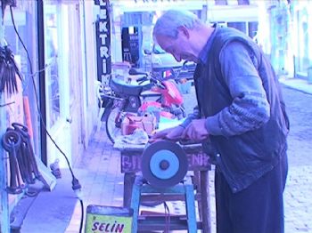 Bıçaklar 5 İle 45 Lira, Bileme İse 2 Lira