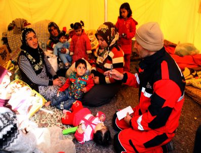 FATIH ÜNIVERSITESI - Depremzede Çocuklar, Travmadan Drama Oynayarak Uzaklaşıyor