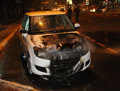 Diyarbakır`da Seyir Halindeki Bir Araç Yandı