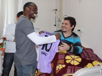 Manisaspor`dan Yaralı Polis Memuru Yalçın`a Ziyaret