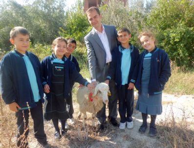 Mutlu Kolejinden Van`a Bayram Hediyesi