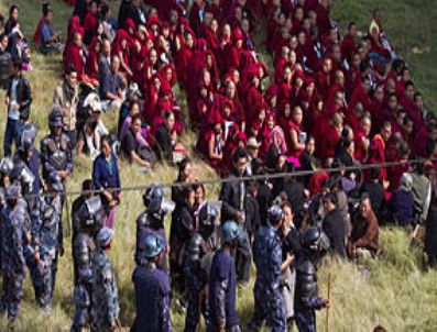 Nepal'de Tibetli göstericiler gözaltına alındı