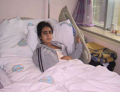 (özel Haber) Göçük Altında Kalan 3 Kardeş Birbirlerine Sarılarak Kurtuldu