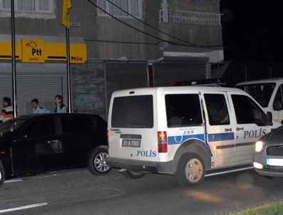 Polis minibüsüne molotoflu saldırı: 2 yaralı