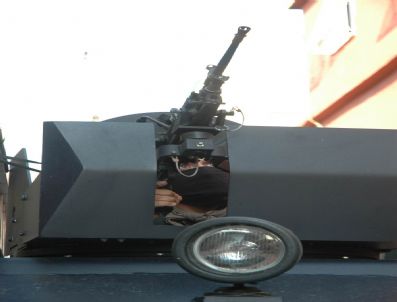 Polisten kalaşnikof operasyonu