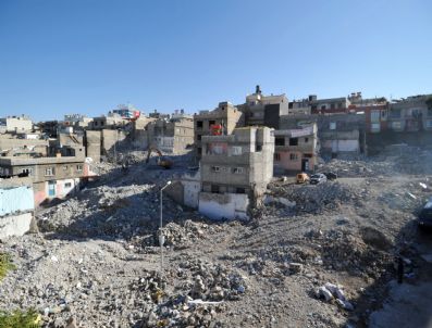 Şahinbey`de Kentsel Dönüşüm Kapsamında Yıkımlar Devam Ediyor