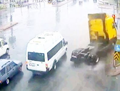 Trafik Kurallarına Uymayanlar Kazalara Neden Oluyor