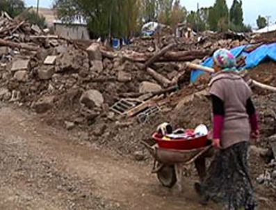 Van'da 6 köyde evler tamamen yıkıldı