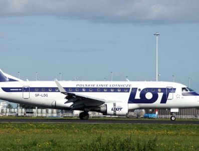 Yolcu uçağı, gövdesi üzerine iniş yaptı