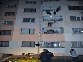 Balkondan Düşen Yaşlı Şahıs Hayatını Kaybetti