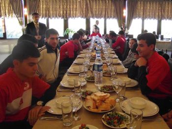 Batmanlı Öğrencilerden A Milli Takım`a Tribün Desteği