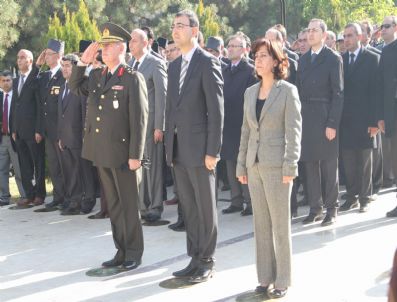 AYŞEGÜL JALE SARAÇ - Bdp`li Başkan Vekili İstiklal Marşı Okumadı