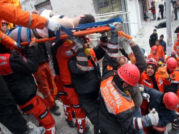 Depremin Acısı Fotoğraf Karelerine Böyle Yansıdı